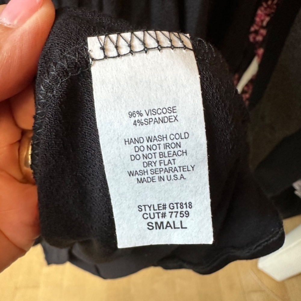 ENTI Black top, small.  CB2107 - Picture 6 of 6